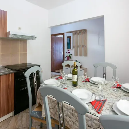 Loncar Apartman *