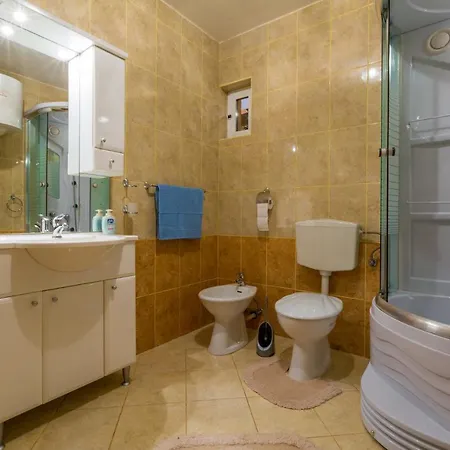 Loncar Apartman *
